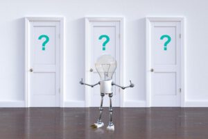 TOEICと英検、どちらを選ぶか悩んでいるロボットと3つのドア