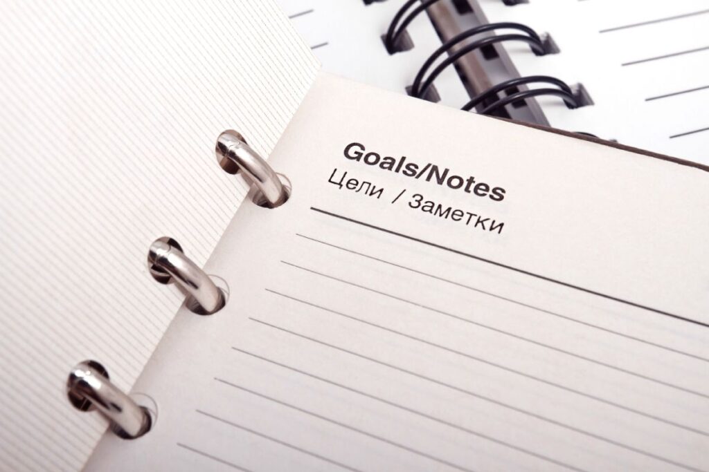 「Goals/Notes」と書かれたリングノートのページ写真